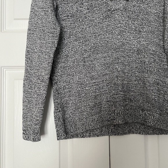 Karen Scott Women Sweater Gray Pullover V-Neck Knit With Metal Hook Clasps PS - Picture 4 of 6